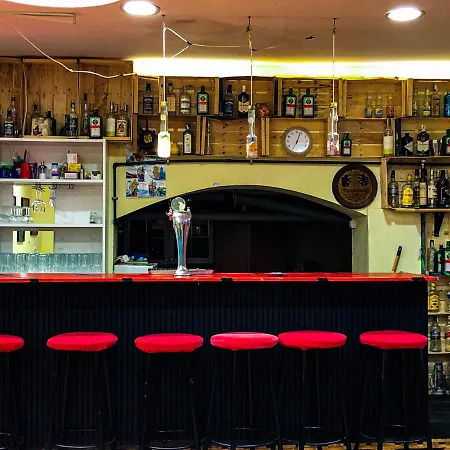 Διαμέρισμα Whole Basement Former Pub3 For Bachelor / Bachelorette Party