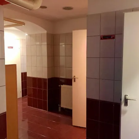 Whole Basement Former Pub3 For Bachelor / Bachelorette Party Apartament
