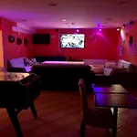 Whole Basement Former Pub3 For Bachelor / Bachelorette Party Daire *