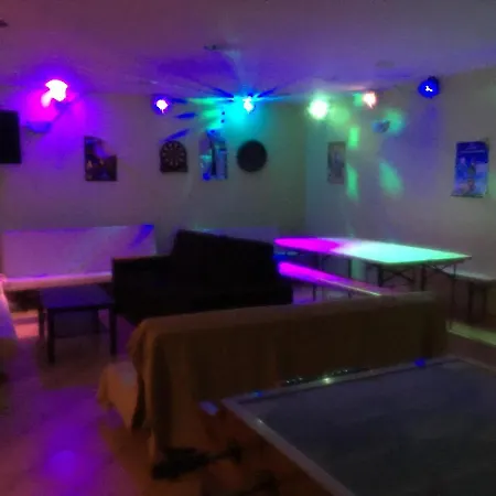 Whole Basement Former Pub3 For Bachelor / Bachelorette Party Lejlighed