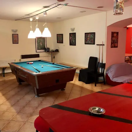 Whole Basement Former Pub3 For Bachelor / Bachelorette Party Budapešť