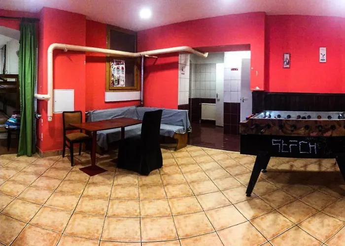 Апартаменты Whole Basement Former Pub3 For Bachelor / Bachelorette Party