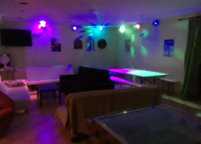 Whole Basement Former Pub3 For Bachelor / Bachelorette Party Апартаменты
