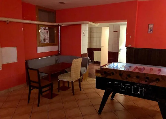 Whole Basement Former Pub3 For Bachelor / Bachelorette Party Апартаменты *