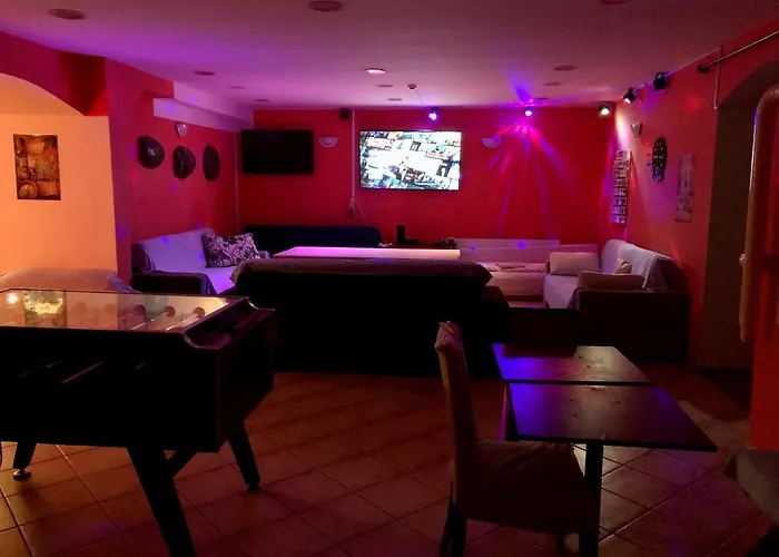Whole Basement Former Pub3 For Bachelor / Bachelorette Party アパート *