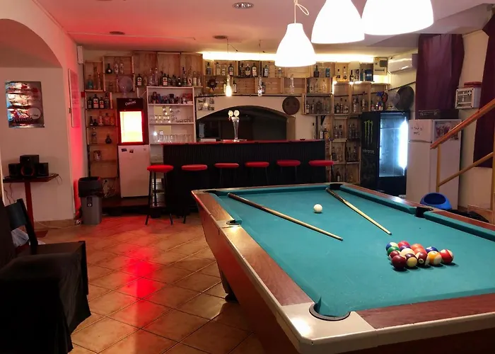 Апартаменты Whole Basement Former Pub3 For Bachelor / Bachelorette Party